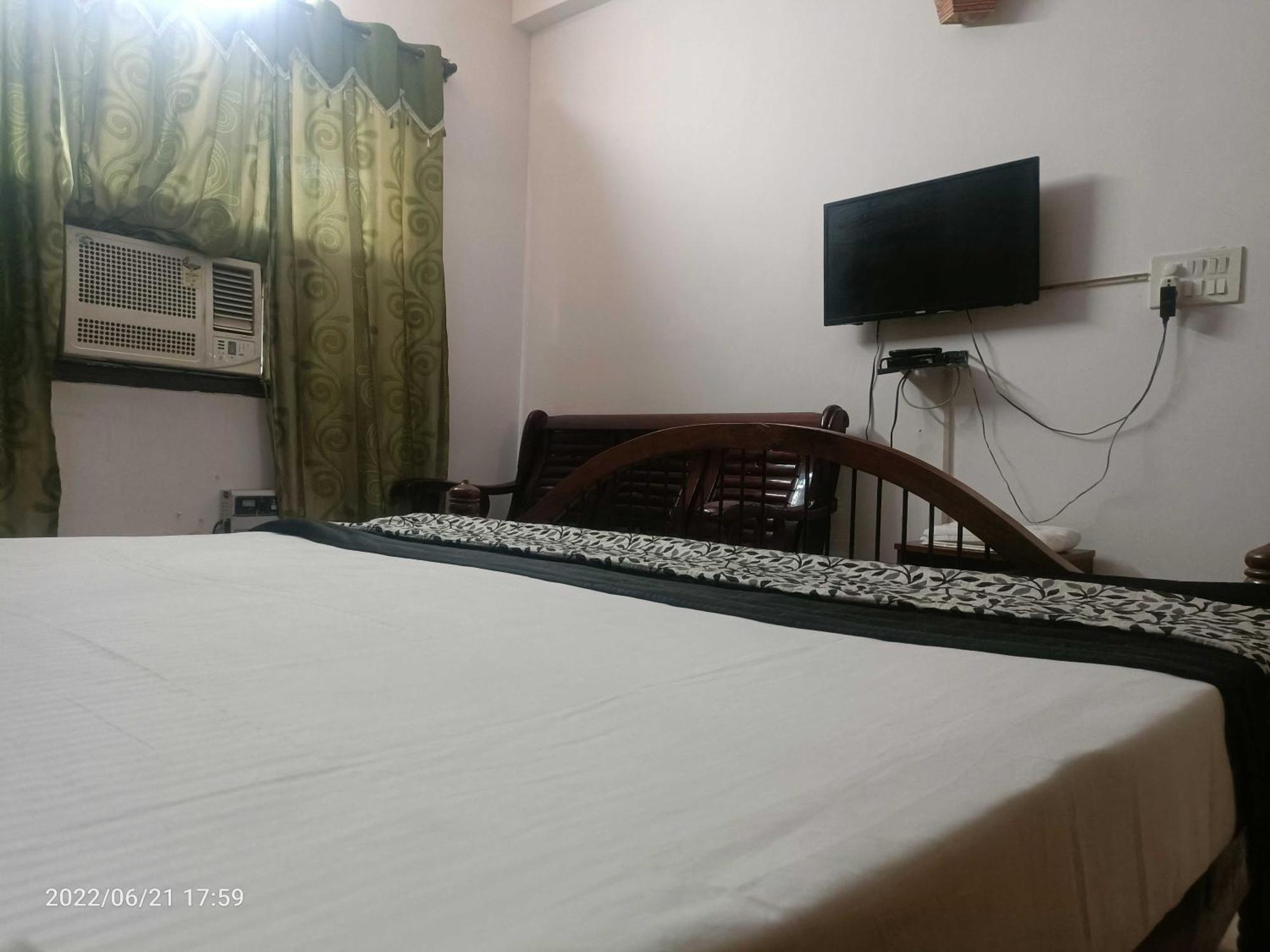 Hotel Oyo Metro View Residency Near Snow World Noida Exterior foto