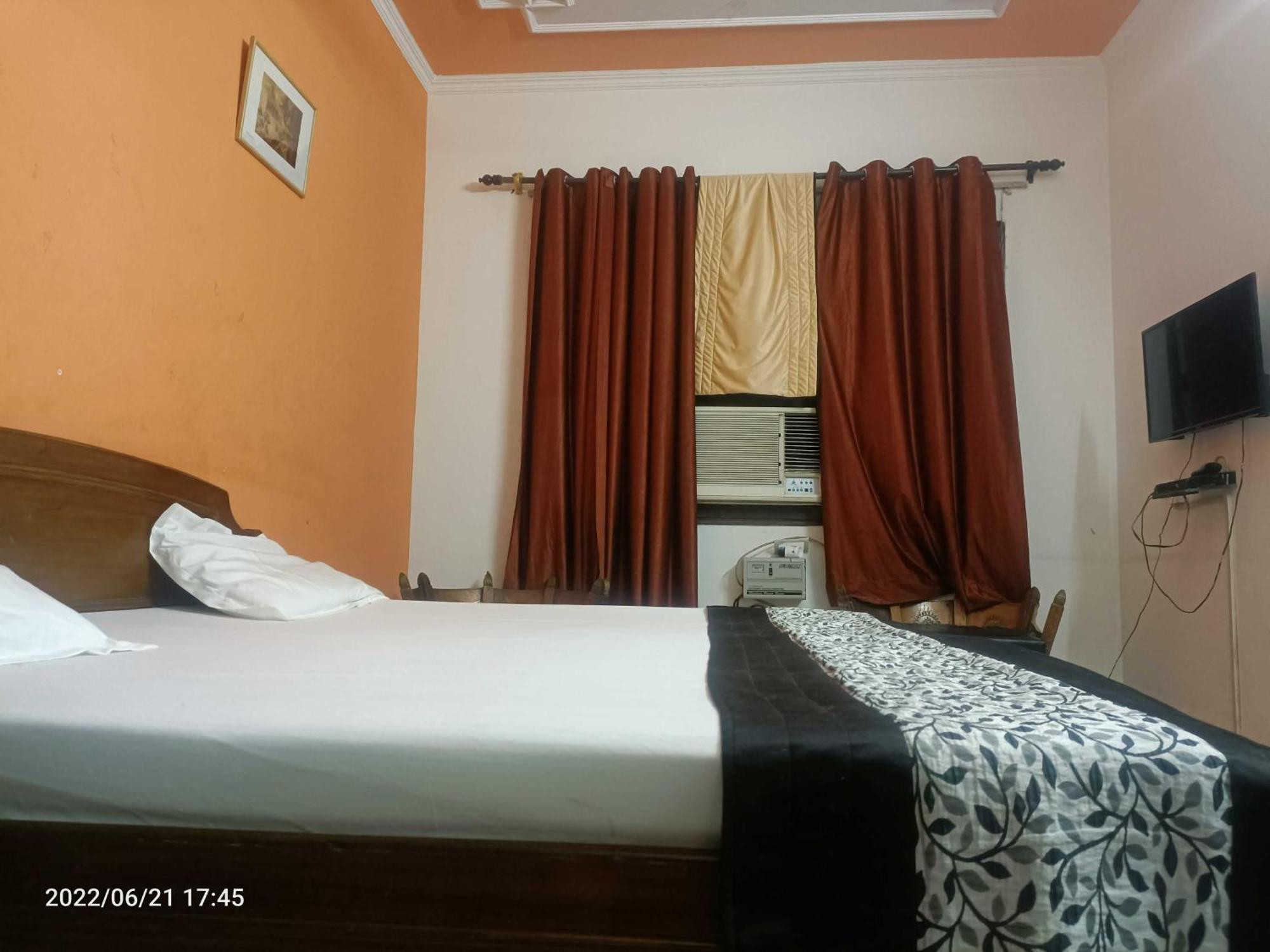 Hotel Oyo Metro View Residency Near Snow World Noida Exterior foto